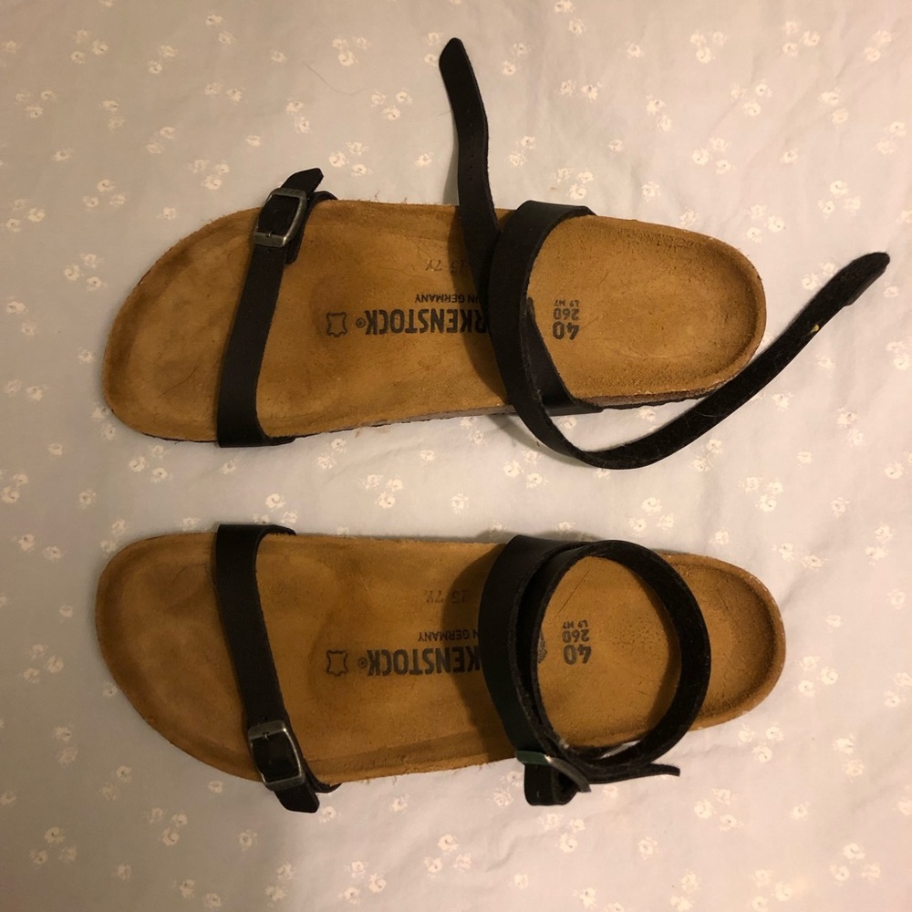 Ankle wrap thing strapped Birkenstock’s